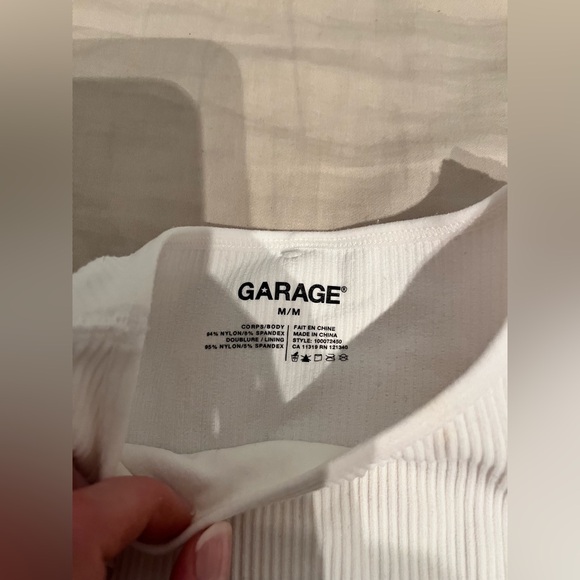GARAGE WHITE CROP TOP MEDIUM - Picture 2 of 2